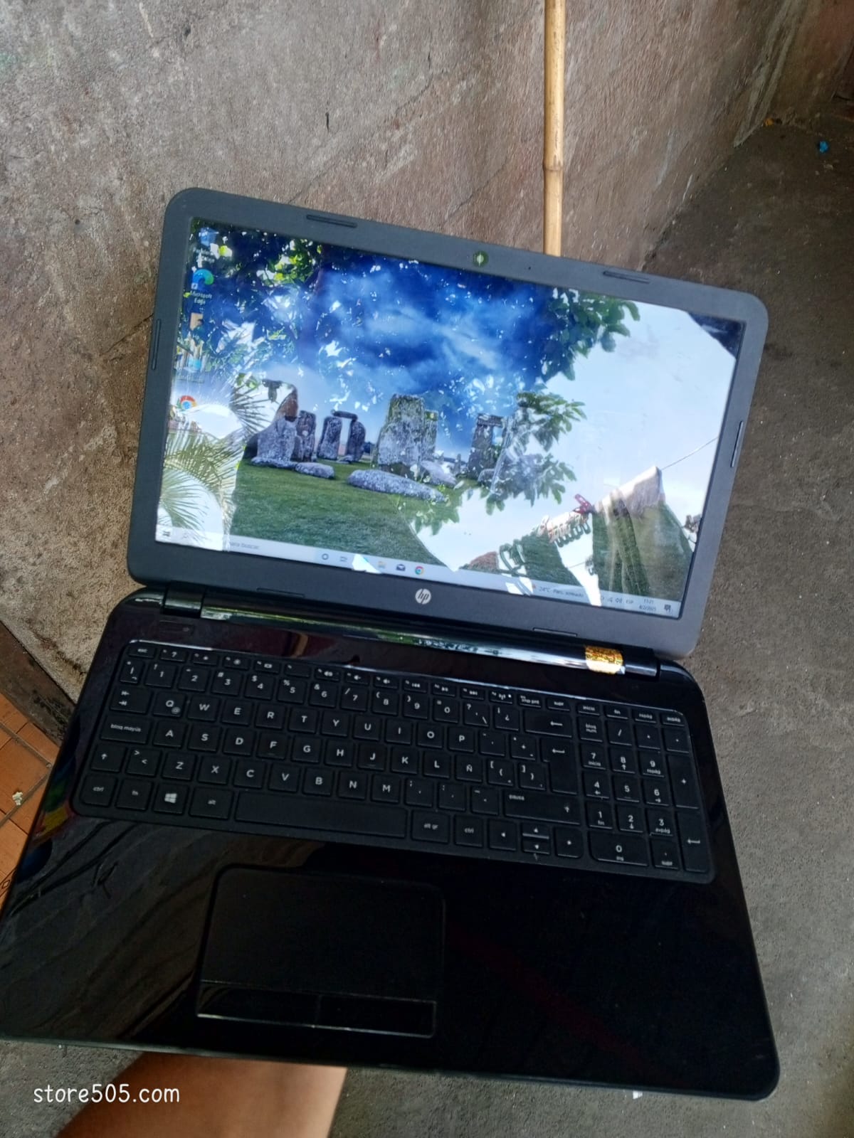 Laptop HP 15-h006la!